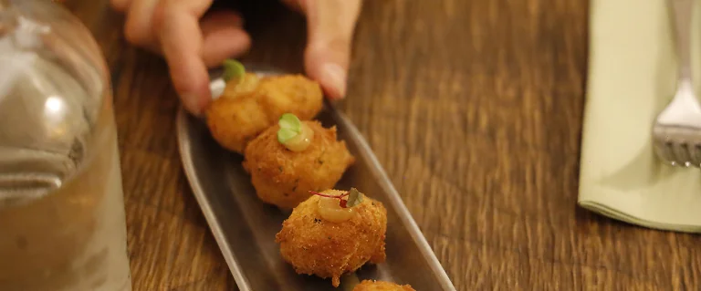 Restaurante del Hostal Can Setmanes Croquetas del restaurante del Hostal Can Setmanes
